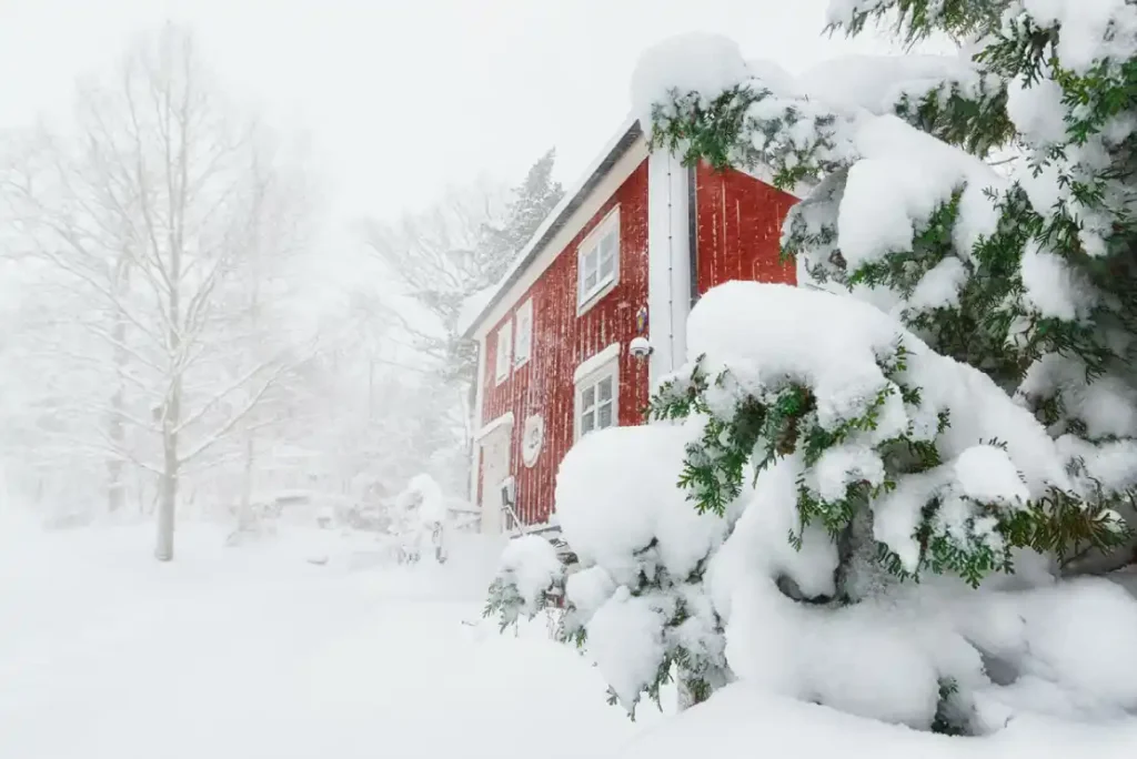 winter zomer klaarmaken vakantiehuis zweden huis in zweden in de wintermaanden met sneeuw